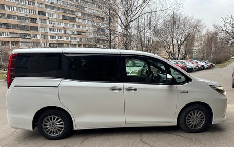 Toyota Esquire I, 2016 год, 2 095 000 рублей, 2 фотография