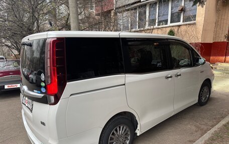 Toyota Esquire I, 2016 год, 2 095 000 рублей, 11 фотография