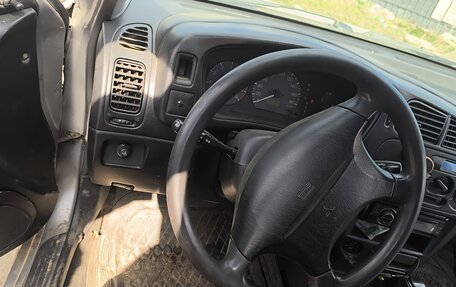 Mitsubishi Mirage VI рестайлинг, 2002 год, 280 000 рублей, 2 фотография