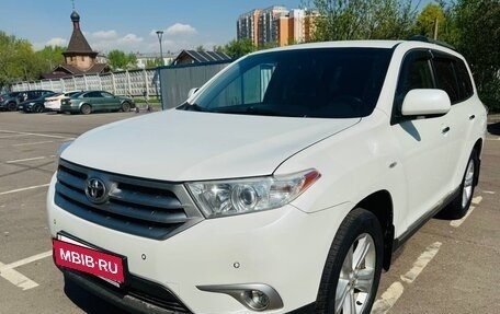 Toyota Highlander III, 2012 год, 2 420 000 рублей, 2 фотография