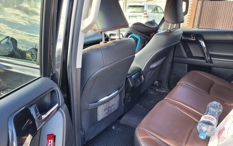 Toyota Land Cruiser Prado 150 рестайлинг 2, 2017 год, 3 500 000 рублей, 2 фотография