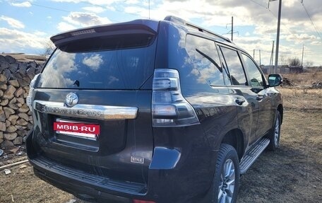 Toyota Land Cruiser Prado 150 рестайлинг 2, 2017 год, 3 500 000 рублей, 9 фотография