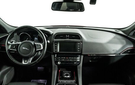 Jaguar F-Pace, 2018 год, 3 599 898 рублей, 13 фотография