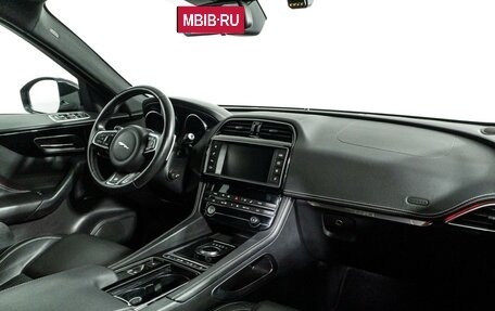 Jaguar F-Pace, 2018 год, 3 599 898 рублей, 9 фотография