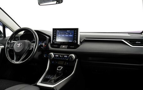 Toyota RAV4, 2020 год, 3 899 000 рублей, 10 фотография