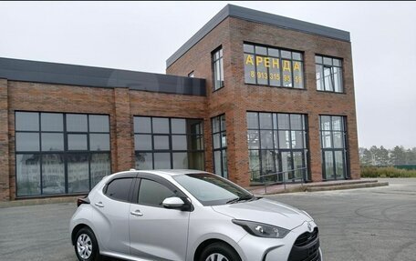 Toyota Yaris, 2020 год, 1 260 000 рублей, 2 фотография
