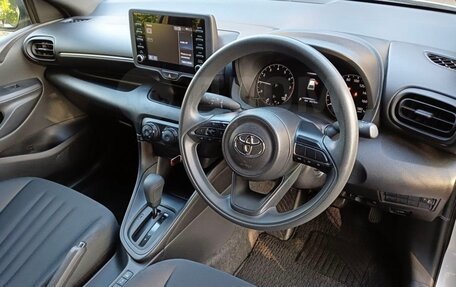 Toyota Yaris, 2020 год, 1 260 000 рублей, 11 фотография