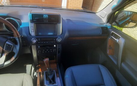 Toyota Land Cruiser Prado 150 рестайлинг 2, 2013 год, 3 220 000 рублей, 17 фотография