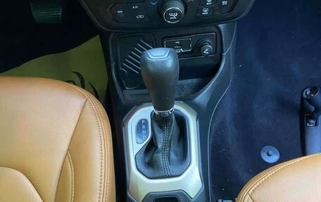 Jeep Renegade I рестайлинг, 2019 год, 1 364 000 рублей, 11 фотография