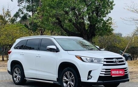 Toyota Highlander III, 2021 год, 2 500 011 рублей, 3 фотография