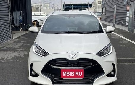 Toyota Yaris, 2022 год, 1 260 000 рублей, 2 фотография