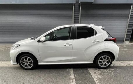 Toyota Yaris, 2022 год, 1 260 000 рублей, 7 фотография
