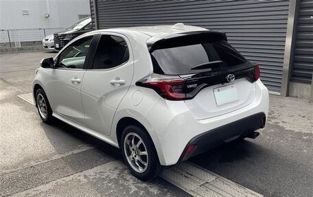 Toyota Yaris, 2022 год, 1 260 000 рублей, 6 фотография