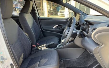 Toyota Yaris, 2022 год, 1 260 000 рублей, 16 фотография
