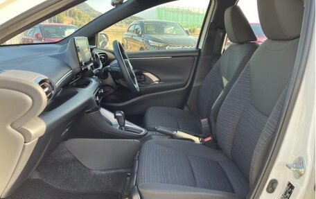 Toyota Yaris, 2022 год, 1 260 000 рублей, 17 фотография