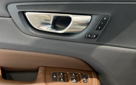 Volvo XC60 II, 2021 год, 2 800 000 рублей, 12 фотография