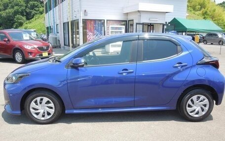 Toyota Yaris, 2022 год, 850 001 рублей, 4 фотография