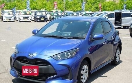 Toyota Yaris, 2022 год, 850 001 рублей, 2 фотография