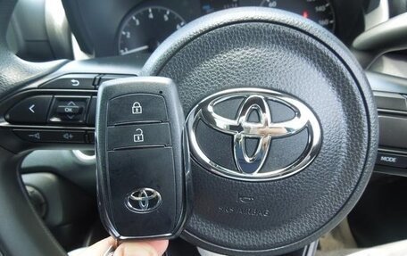 Toyota Yaris, 2022 год, 850 001 рублей, 10 фотография