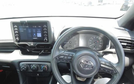 Toyota Yaris, 2022 год, 850 001 рублей, 11 фотография