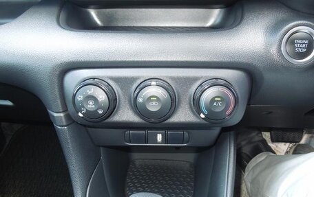 Toyota Yaris, 2022 год, 850 001 рублей, 13 фотография