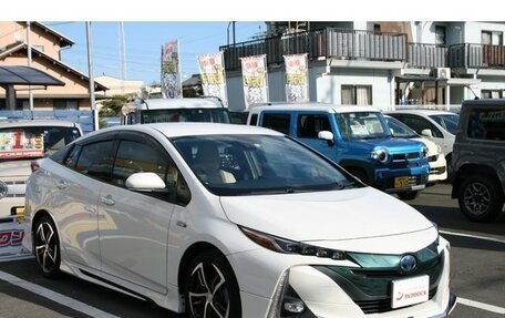 Toyota Prius IV XW50, 2016 год, 2 350 001 рублей, 3 фотография