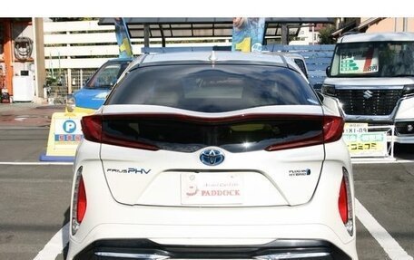 Toyota Prius IV XW50, 2016 год, 2 350 001 рублей, 10 фотография