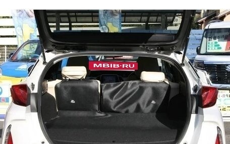 Toyota Prius IV XW50, 2016 год, 2 350 001 рублей, 12 фотография