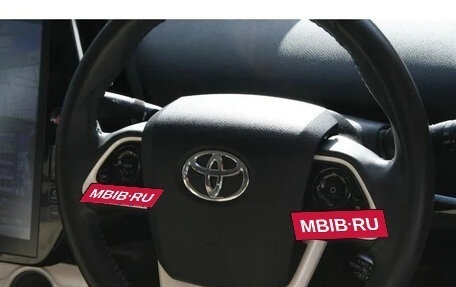 Toyota Prius IV XW50, 2016 год, 2 350 001 рублей, 13 фотография