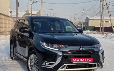 Mitsubishi Outlander III рестайлинг 3, 2019 год, 2 850 000 рублей, 2 фотография