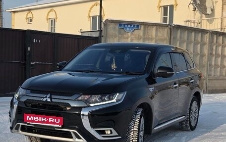 Mitsubishi Outlander III рестайлинг 3, 2019 год, 2 850 000 рублей, 3 фотография