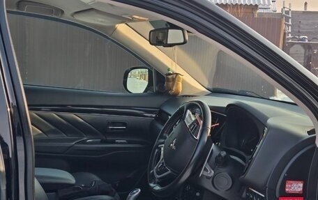 Mitsubishi Outlander III рестайлинг 3, 2019 год, 2 850 000 рублей, 6 фотография