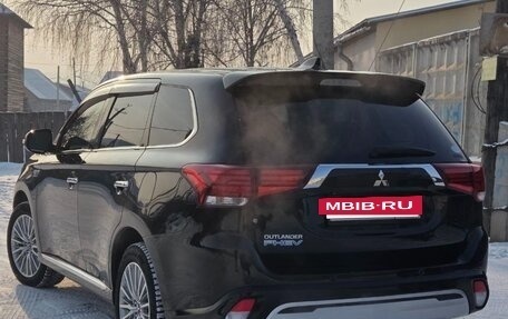 Mitsubishi Outlander III рестайлинг 3, 2019 год, 2 850 000 рублей, 4 фотография