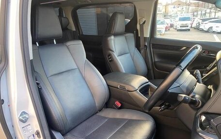 Toyota Alphard III, 2022 год, 3 650 000 рублей, 17 фотография