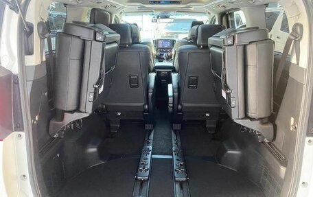 Toyota Alphard III, 2022 год, 3 650 000 рублей, 24 фотография