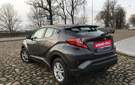 Toyota C-HR I рестайлинг, 2019 год, 2 200 000 рублей, 3 фотография