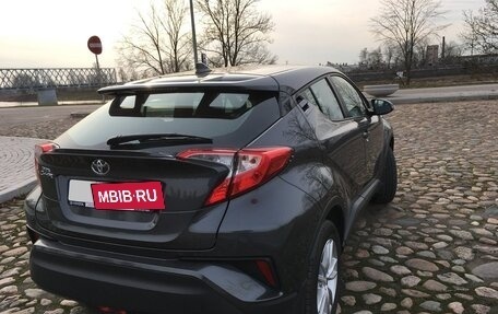 Toyota C-HR I рестайлинг, 2019 год, 2 200 000 рублей, 4 фотография