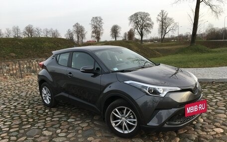 Toyota C-HR I рестайлинг, 2019 год, 2 200 000 рублей, 2 фотография