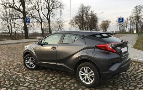 Toyota C-HR I рестайлинг, 2019 год, 2 200 000 рублей, 18 фотография