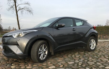 Toyota C-HR I рестайлинг, 2019 год, 2 200 000 рублей, 21 фотография