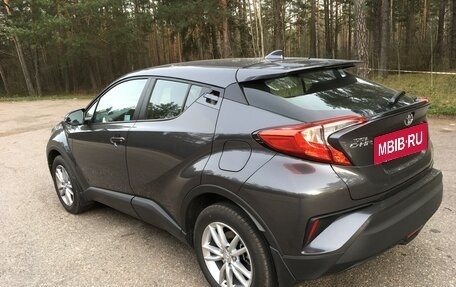 Toyota C-HR I рестайлинг, 2019 год, 2 200 000 рублей, 13 фотография