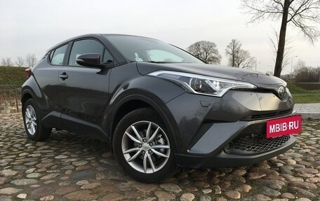 Toyota C-HR I рестайлинг, 2019 год, 2 200 000 рублей, 20 фотография