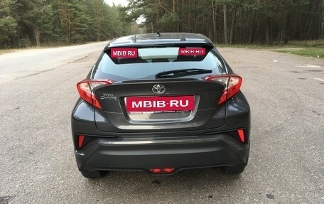 Toyota C-HR I рестайлинг, 2019 год, 2 200 000 рублей, 15 фотография
