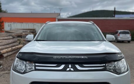 Mitsubishi Outlander III рестайлинг 3, 2013 год, 1 920 000 рублей, 14 фотография