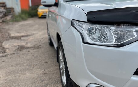 Mitsubishi Outlander III рестайлинг 3, 2013 год, 1 920 000 рублей, 13 фотография