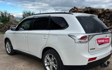 Mitsubishi Outlander III рестайлинг 3, 2013 год, 1 920 000 рублей, 7 фотография