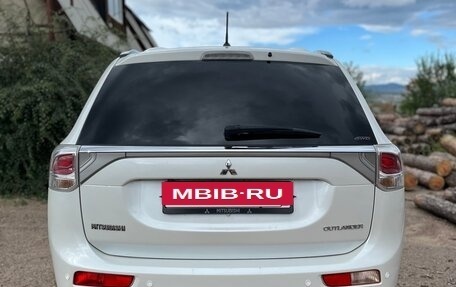 Mitsubishi Outlander III рестайлинг 3, 2013 год, 1 920 000 рублей, 9 фотография