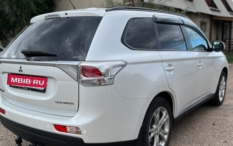 Mitsubishi Outlander III рестайлинг 3, 2013 год, 1 920 000 рублей, 11 фотография