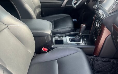 Toyota Land Cruiser Prado 150 рестайлинг 2, 2017 год, 4 070 000 рублей, 11 фотография