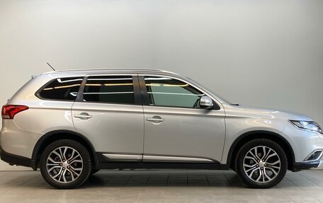Mitsubishi Outlander III рестайлинг 3, 2015 год, 1 990 000 рублей, 4 фотография